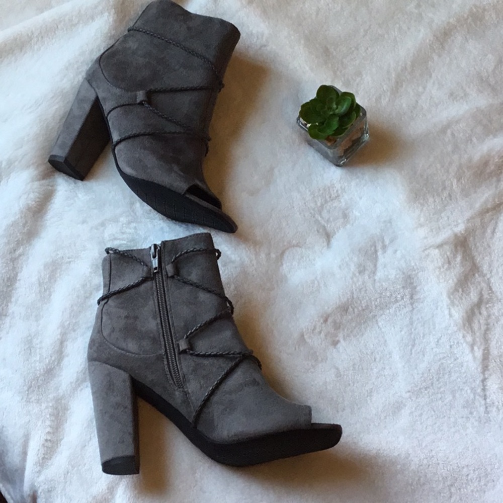 💥SOLD!Rialto Milan Suede Peep toe Booties - Picture 4 of 7